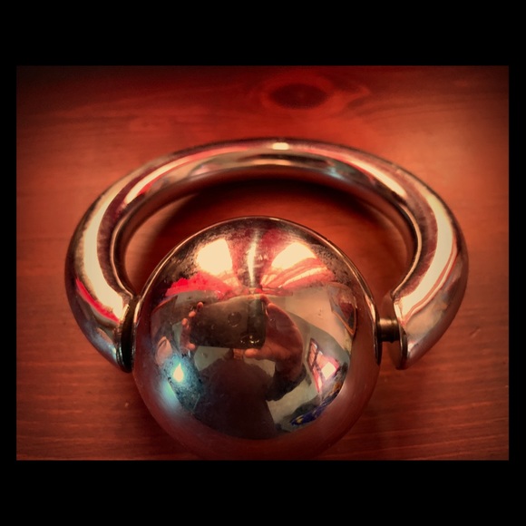 Large display Captive Ring was in a store case - Picture 1 of 2